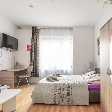 A Stylish Apartment In The Center Of True Berlino Esterno foto